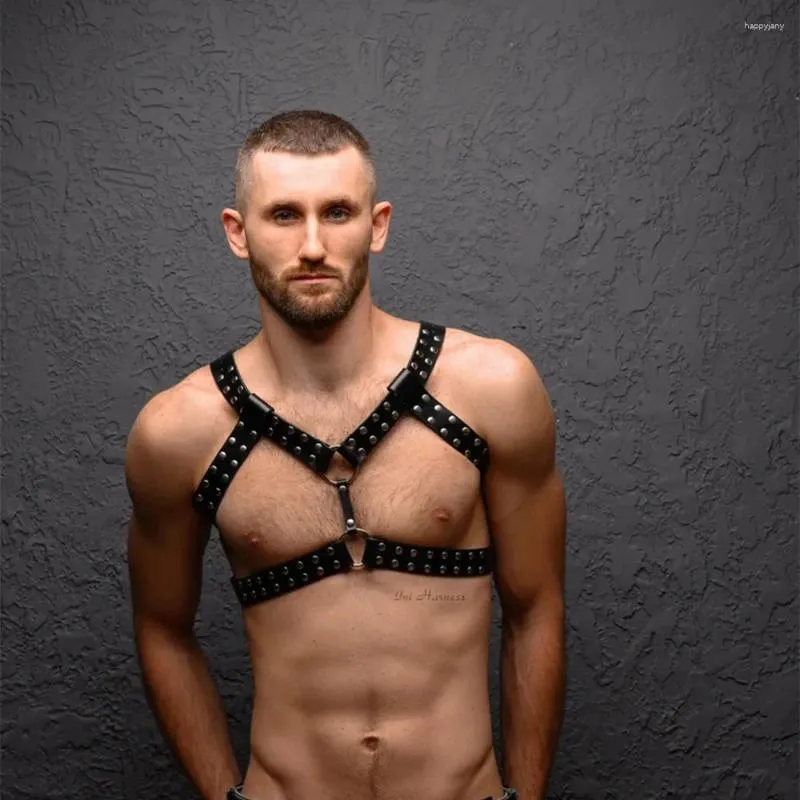 Staniki staników gejowskie uprzężę seksowne mężczyźni bielizny gotycki punk pas faux skórzany mięsień klatki piersiowej z metalowymi pierścieniami