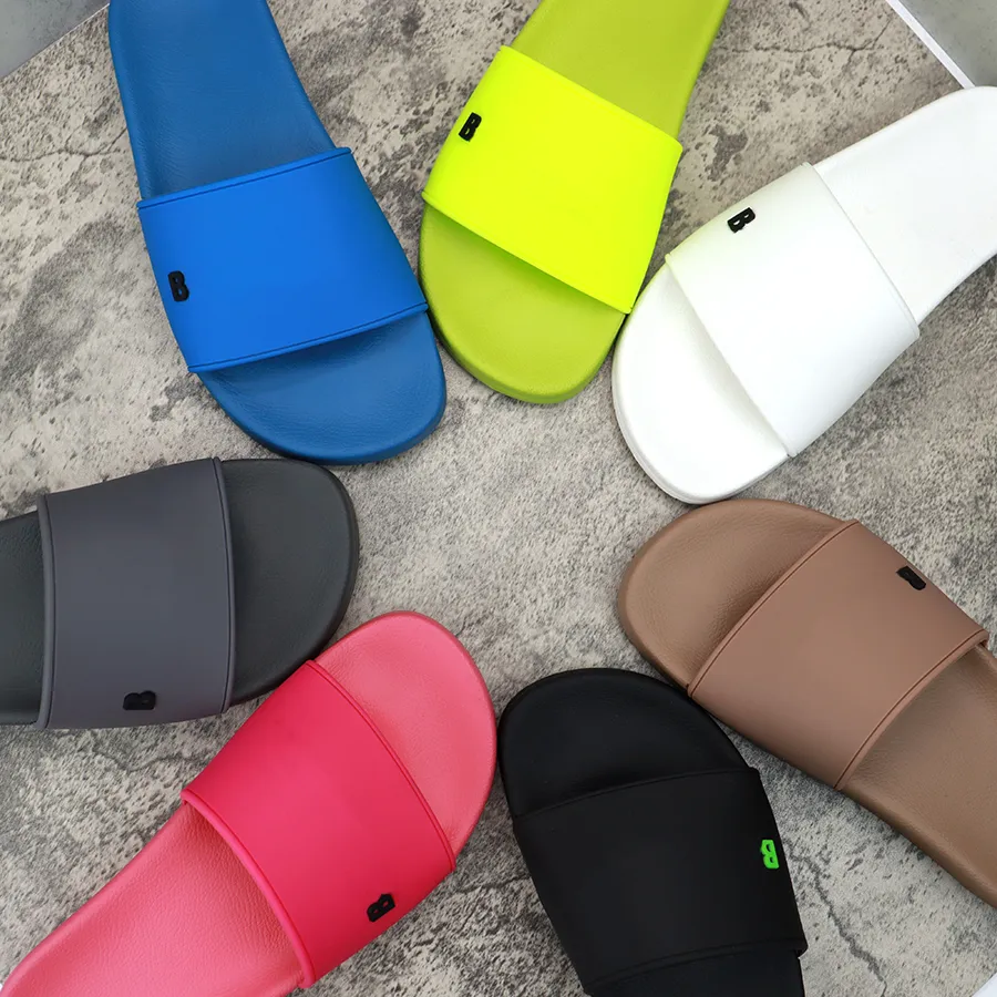 Designer tofflor Klassisk avslappnad mode lyx sommar varje dag mångsidig anti slip gummi plattskor sandaler