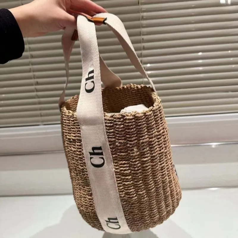 Designer nova bolsa de cesta de repolho de palha com alça de ombro de couro bolsa de praia adequada para o verão à beira-mar com grande capacidade Dois tamanhos disponíveis M25cm S18cm