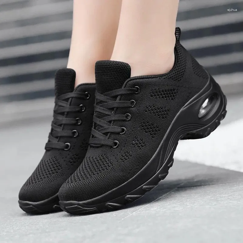 Scarpe casual 2024 donne intensificano comode scarpe da ginnastica da donna traspiranti in mesh con fondo spesso