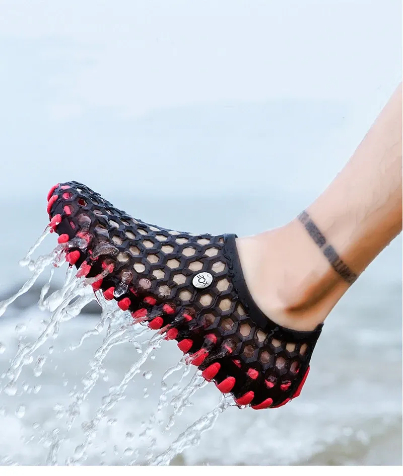 Sandales 2023 Été Unisexe Sandales Clogs Chaussures de jardin Femme Nouvelle Light Slipon Meuveaux Chaussures Pantoufles hommes Chaussures d'eau de plage