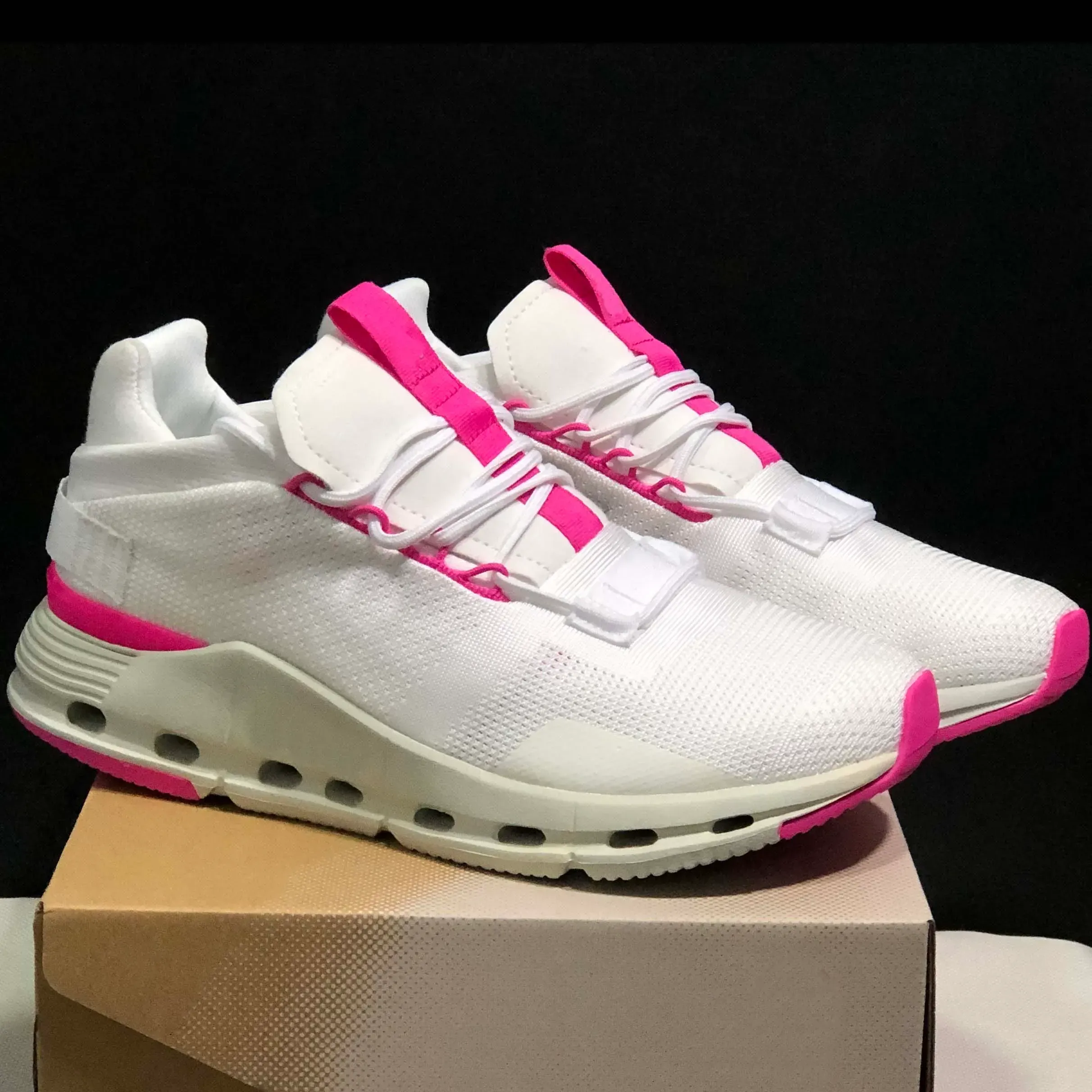 Running Shoes Outdoor Shoes White Pearl Man Womans Nova Form Tennis Man Shock Sneakers Men Women Designer Shoes Black White Pink Grey Iron Leaf