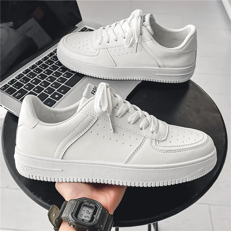 Laarzen casual vergroting van heren kleine witte schoenen trend ademende bordschoenen lichtgewicht tennisschoenen buiten sneakers