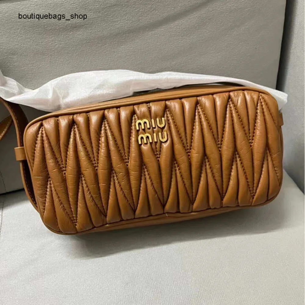 Bolsos de marca de moda al por mayor transfronterizos Tendencia de invierno Nuevo bolso plisado de alta gama y de moda para mujer Versátil bandolera de un solo hombro