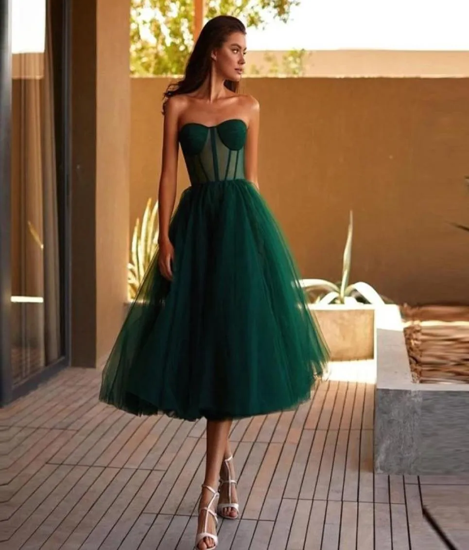 2021 Simple Green Tulle A Line Short Prom Dresses Sweetheart Sheer Corset Top Tea Length Formal Party Gowns Robe De Soiree Customi3914878