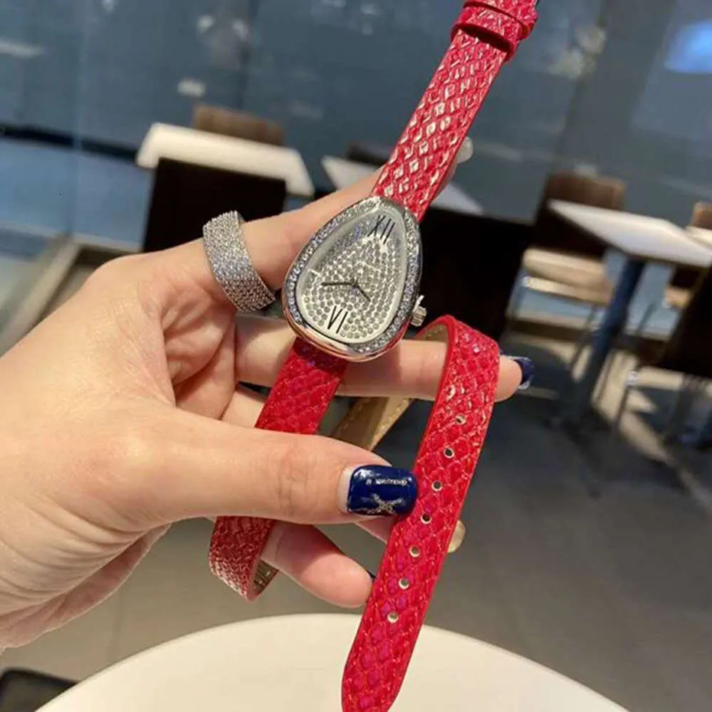 Snake Shape Wrist Watch European American Quartz Pu Two Turns Women Leisure Fashion Luxurious Gules Personlig Watch Zircon
