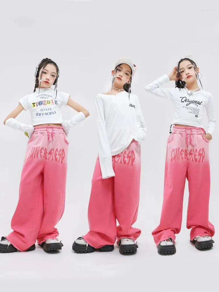 Abbigliamento da palco Kpop Ragazze Abiti da ballo jazz Bianco Crop Top Pantaloni rosa Moda Hip Hpop Costume da performance Adolescenti Abbigliamento di gruppo BL12356