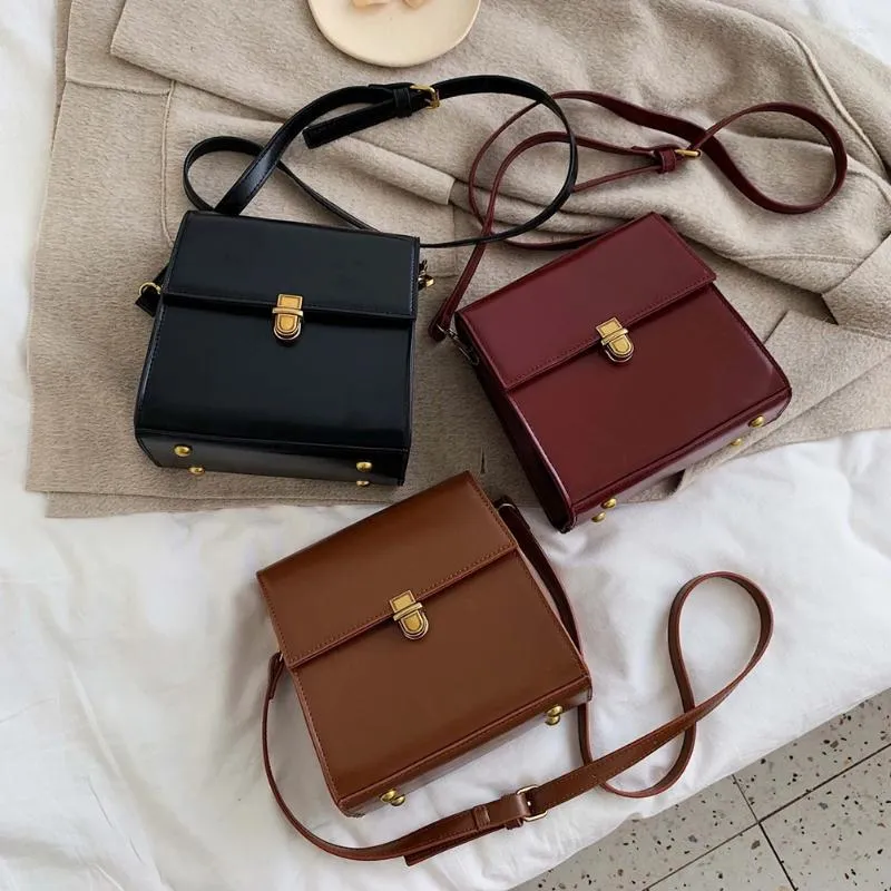 TOTES Women skórzana torba crossbody metalowa klapka zamka Messenger Regulowany pasek Vintage Rupper