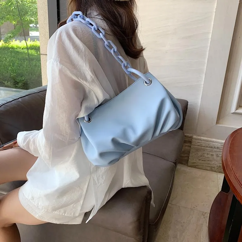 Bolsos de mano con diseño de cadena acrílica para mujer, pequeños bolsos de cuero PU para mujer, bolsos de hombro simples de Color sólido, bolso de viaje para axila, 2024