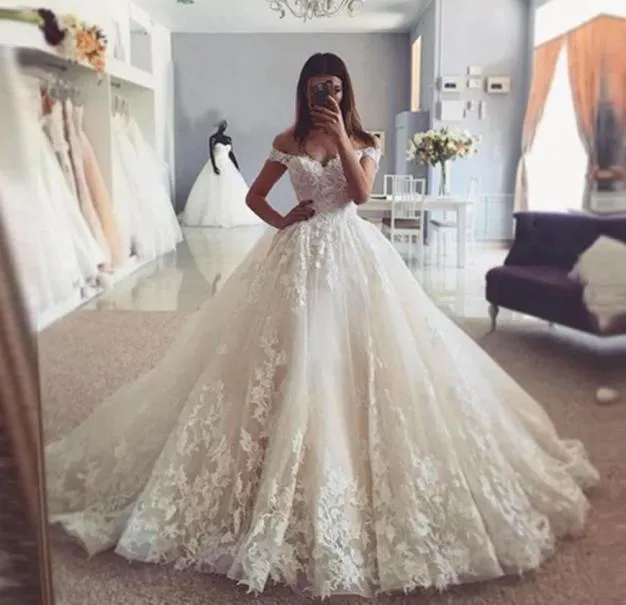 Off Shoulder Boho Wedding Dress Appliques Bridal Gowns V Neck Elegant Robe de Mariee spetsar en linjetrens klänningar 20212146696