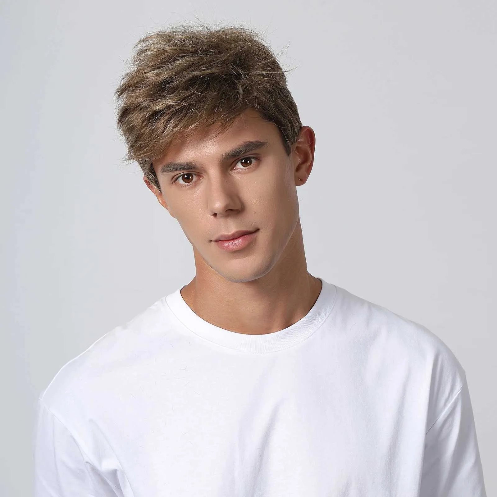 Perruque Courte Pour Hommes - Cheveux Humains Brun Clair Avec Mèches Blanches - Style Libre DYLAN