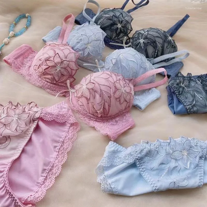 BHs Sets Japanisches Mädchen-BH-Set, niedlich und sexy, dünn, kleine Brust, bestickt, geraffte Unterwäsche, Damen-Dessous-Slips, große Größe