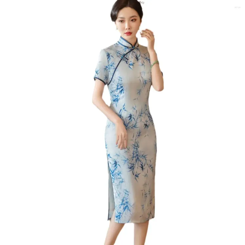 Vêtements ethniques Cheongsam Catwalk Show Minceur Lady Robe Banquet Engagement Daily Dentelle Version modifiée haut de gamme Conception d'intérêt spécial