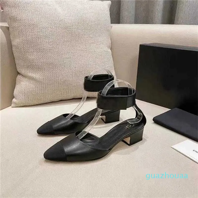 Projektanci projektują sandały damskie Spring New Fashion Letter Channel Kanał Wskazany wszystkie sandały w stylu swobodnym