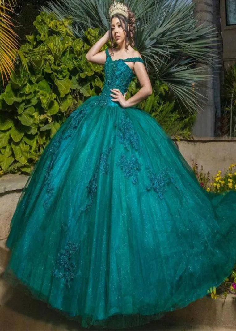 Hunter Ball -klänning Quinceanera -klänningar Sökade av axelpärlade balklänningar Appliced ​​Sweep Train Tulle Sweet 15 Corset Masqu1239853