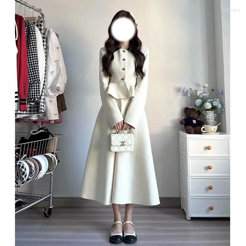 Sukienki robocze 2024 Spring Jesień Modny projekt krótkometrażowy płaszcz w stylu wysokiej talii francuski pachnący pachnący pół spódnicy dwuczęściowy zestaw