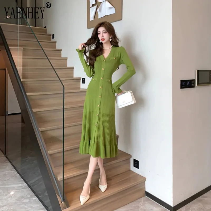 French Fashion Green Knitted Midi Dress for Women Vneck Single Breasted Ruffles Slim Sweater Party Autumn Winter 2024 240312