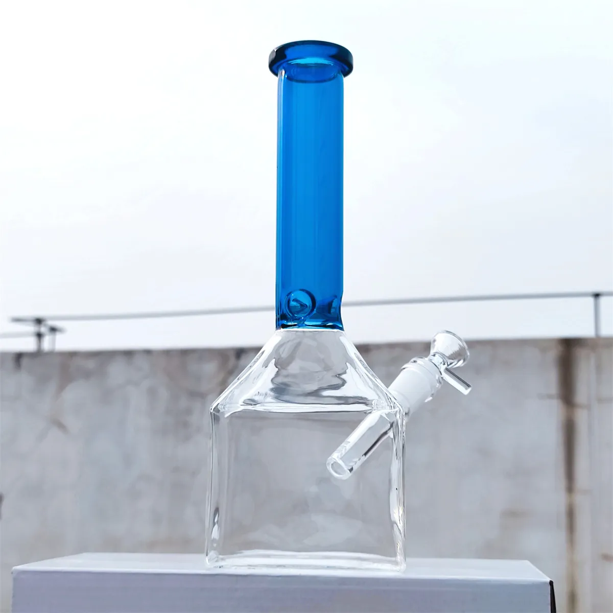 12 tums glas bägare bongs fyrkantig bas sällsynt design hård bong vattenpipa traingle oljeriggar bubbler vatten rör bong tobak rök rökrör bongs 14mm skål