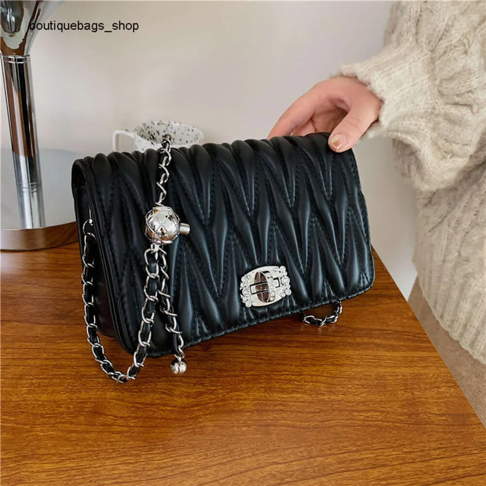 Cross-border Wholesale Fashion Brand Handbags Zhuotian Hot Selling Classic Dimensional Stripe Chain Small Lock Single Shoulder Cross Commuter Bag