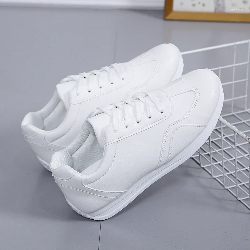 Casual Shoes White Leather Sneakers Sport Vulkaniserad bekväm vår 2024 Fashion School Tennis