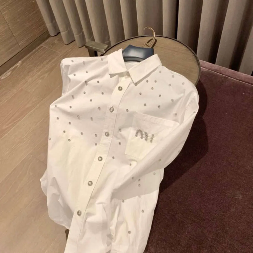 Camisas de grife de luxo camisa feminina primavera moda diamantes letras blusa lapela manga longa botões casaco topos