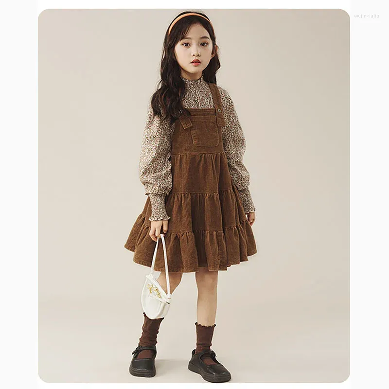 Kleidung Sets Kinder Mode Kleine Blumen Hemd Kleid Set Cord Blütenblatt Design Strap Mädchen 2024 Frühling Koreanische Zwei-stück Rock
