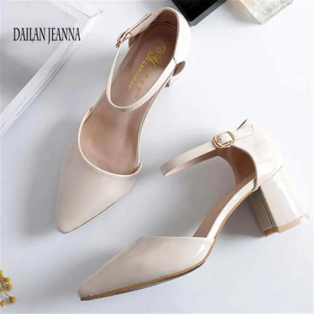 Sandals Sandal girl summer 2021 version 100 lap, middlehigh heel, Baotou, thick heel, one word button, single shoe code 31 32 32 33