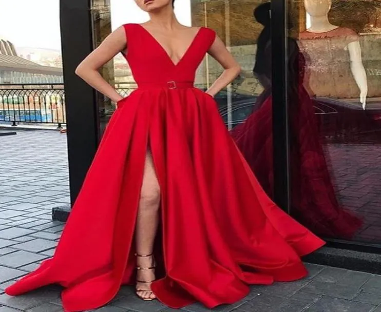 Red Muslim Evening Dresses 2019 Aline Vneck Cap Sleeves slits Sexiga balklänningar Dubai Saudiarabiska långa eleganta kvällsklänningar8348968