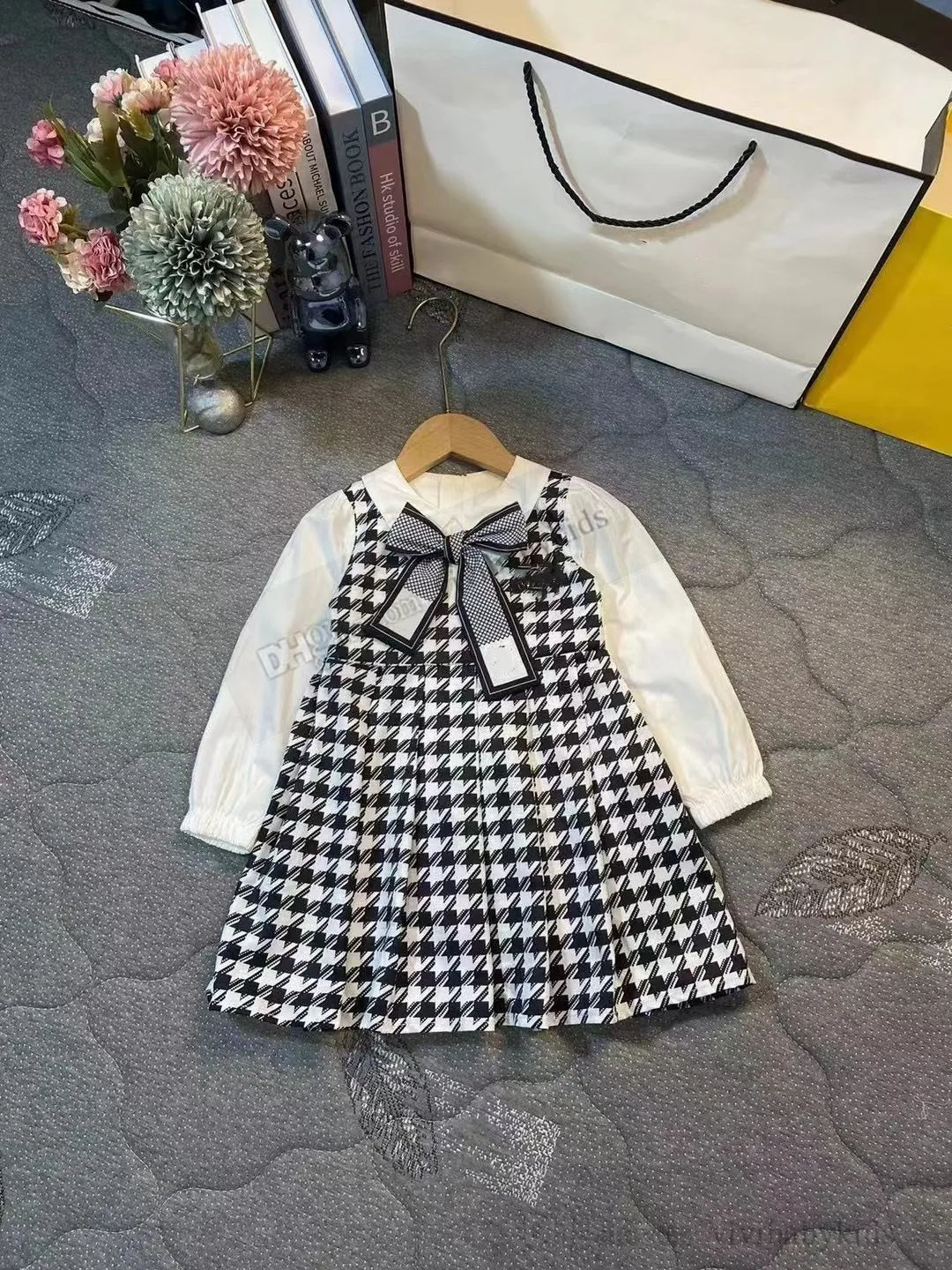 Mode Kinder Hahnentritt Kleider Kinder Bögen Krawatte Langarm Prinzessin Kleid INS Kinder Designer Kleidung S1242