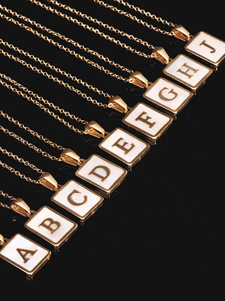 2024 Collier de lettres populaire 18K Pendant Gold Pendant Personnalisé Fashion Men'swomen's Colliers plusieurs styles de pendentif