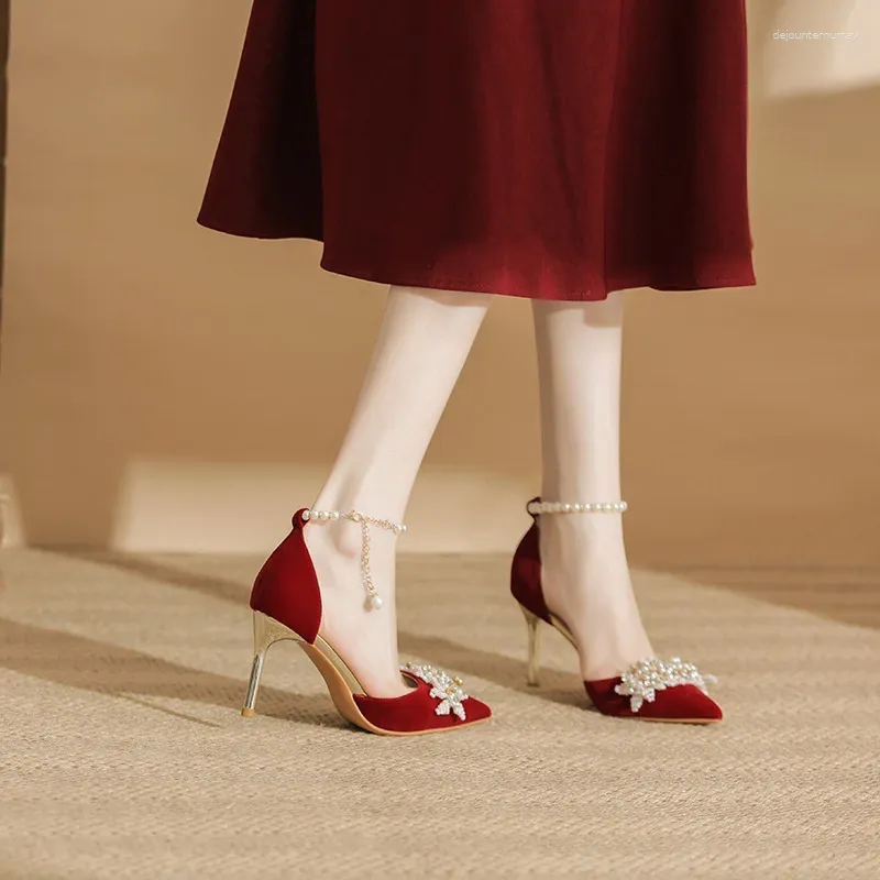 حذاء اللباس حجم 31-43 زفاف أحمر مدبب أخمص القدمين الكعبة الكعب نساء مضخات العروس مع اللؤلؤ