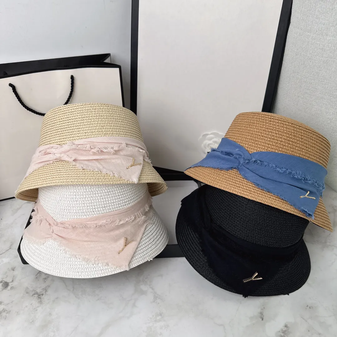 Créateur de mode Femmes Bow Chapeau De Paille Français Seau Chapeaux Lettre Chapeau De Paille Herbe Tresse Unisexe Vintage Vacances Seau Chapeaux Été Sunhat