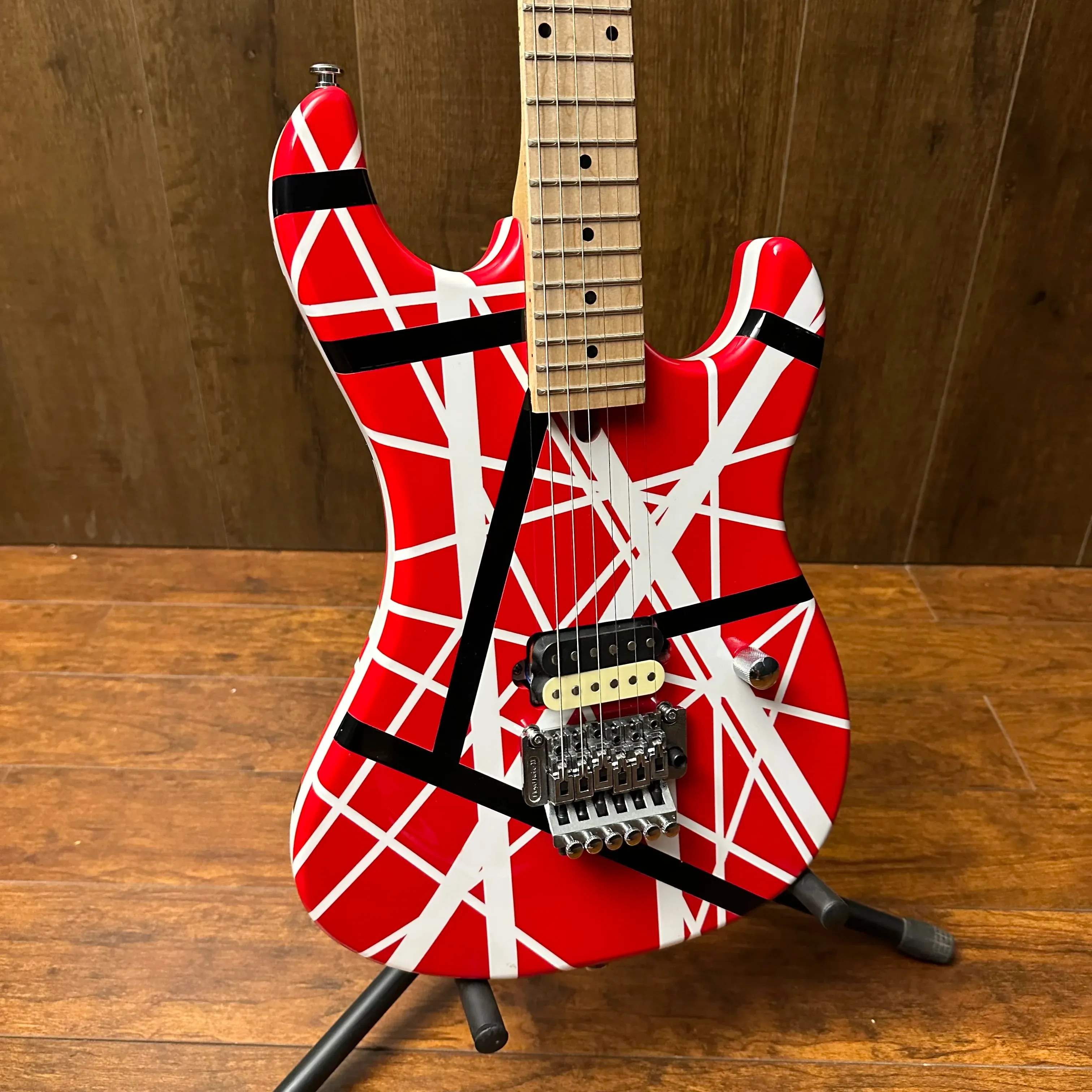 Guitar Electric guitar, 5150 white striped red electric guitar Floyd Rose vibrato bridge, maple fingerboard, support customiz