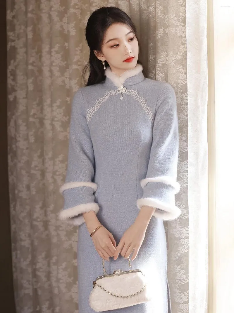 Abbigliamento etnico Giovane delicata ciniglia Collo di pelliccia azzurro Cheongsam Ragazza calda e accogliente invernale quotidiana