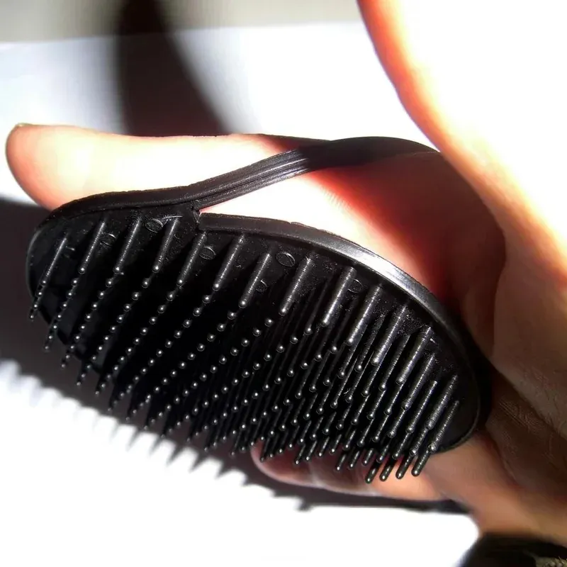 2024 män hårkam Brushficka Travel Portable Beard Mustasch Palm Hair Styling Tools Scalp Massage Black Shampoo Comb for Men Hair