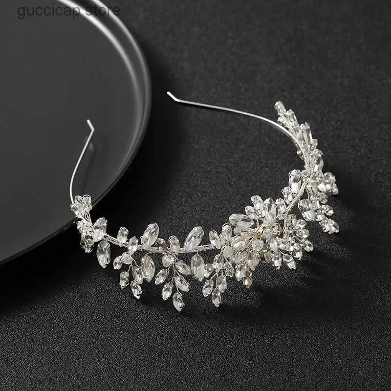 Diademi Icazo Fascia per capelli da sposa classica in cristallo artificiale adatta per banchetti, feste e copricapi festivi Y240319