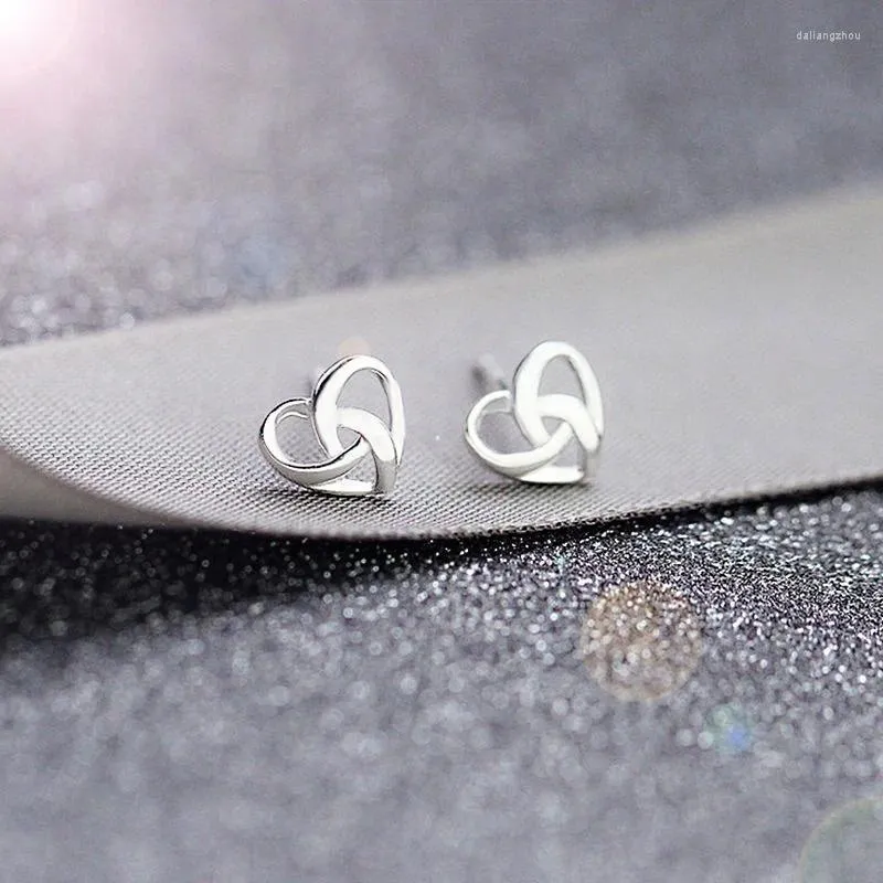 Kolczyki stadniskie Simple puste Celtic Heart Studs Minimalistyczna biżuteria dla kobiet dziewczyn