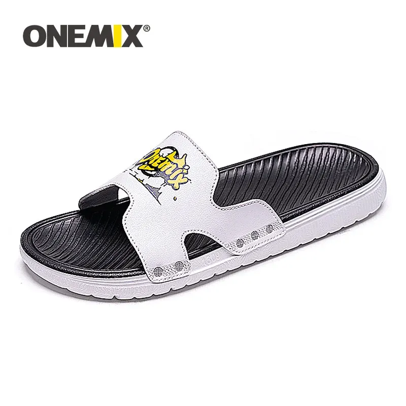 Sandały Oneemix oryginalne mężczyźni sandały wewnętrzne Sipper Summer Summer Outdoor Outdoor Bez poślizgu buty na plażę Buty dorosłe męskie kreskówki domowe klapki klapki