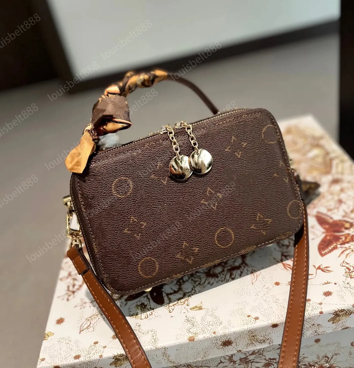 24SS New fashion Women's Luxury Designer New Medieval Small Case Bags Tote Bag Women's Handbag Shoulder Bag Crossbody Bag Makeup Bags Purse Vintage Elegance