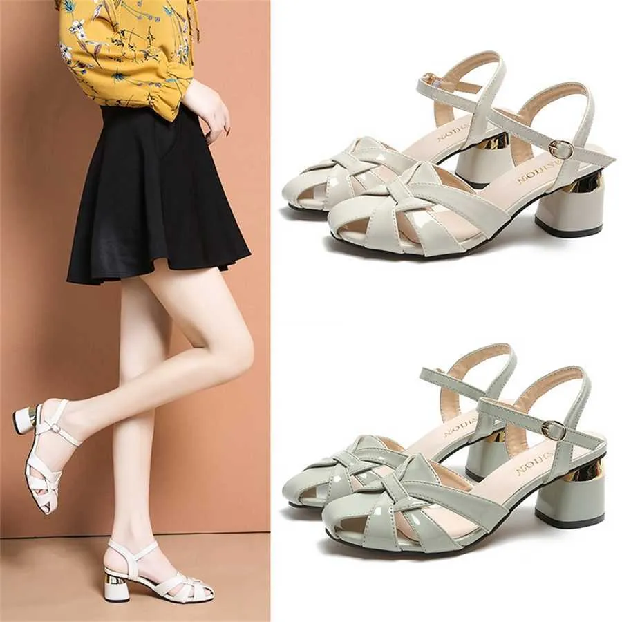 New Baotou Sandals Womens Summer Sandal Women Water Diamond Line Line Buckle Shoes Shoes 240228