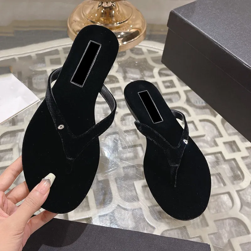 Womens Thongs Flip Flops Slanals Designer Slip On Velvet Slides Laies Slippers Quilted Texture Outdoor Leisure Shoe With Dust Bags Retro Black Beach Shoe Mules