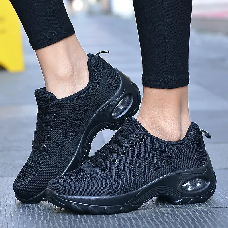 Pompe in moda Donne casual Donne Accendersi comodi Mesh Mesh traspirabile Scarpe da signore Air Sneaker Sneaker Donne Sfini