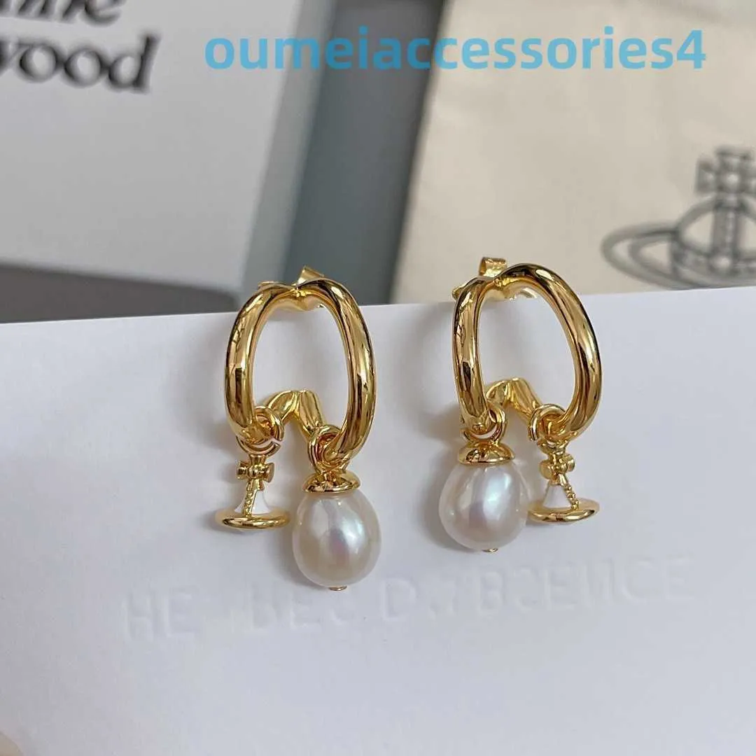 Designer Luxury Brand Jewelry Western Empress Dowagerearring 3D Little Saturn Pearl Utsökta guldhalva ring för kvinnors lager örhängen Vatten droppar fransk stil