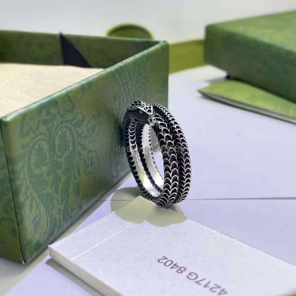 2024SS Designer Silber Snake Love A Ring Weiß Kupfer für Herren Damen Modeliebhaber Ringe Paare Ringe mit Box Männer Frauen Herz Bague