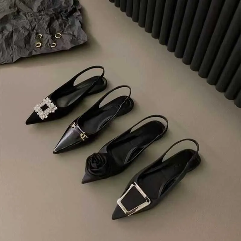 Сандалии на плоской подошве с черным носком, сказочная обувь, весенне-летние сандалии, женские остроконечные туфли со стразами, темпераментные одиночные туфли, сандалии на каблуке 240228
