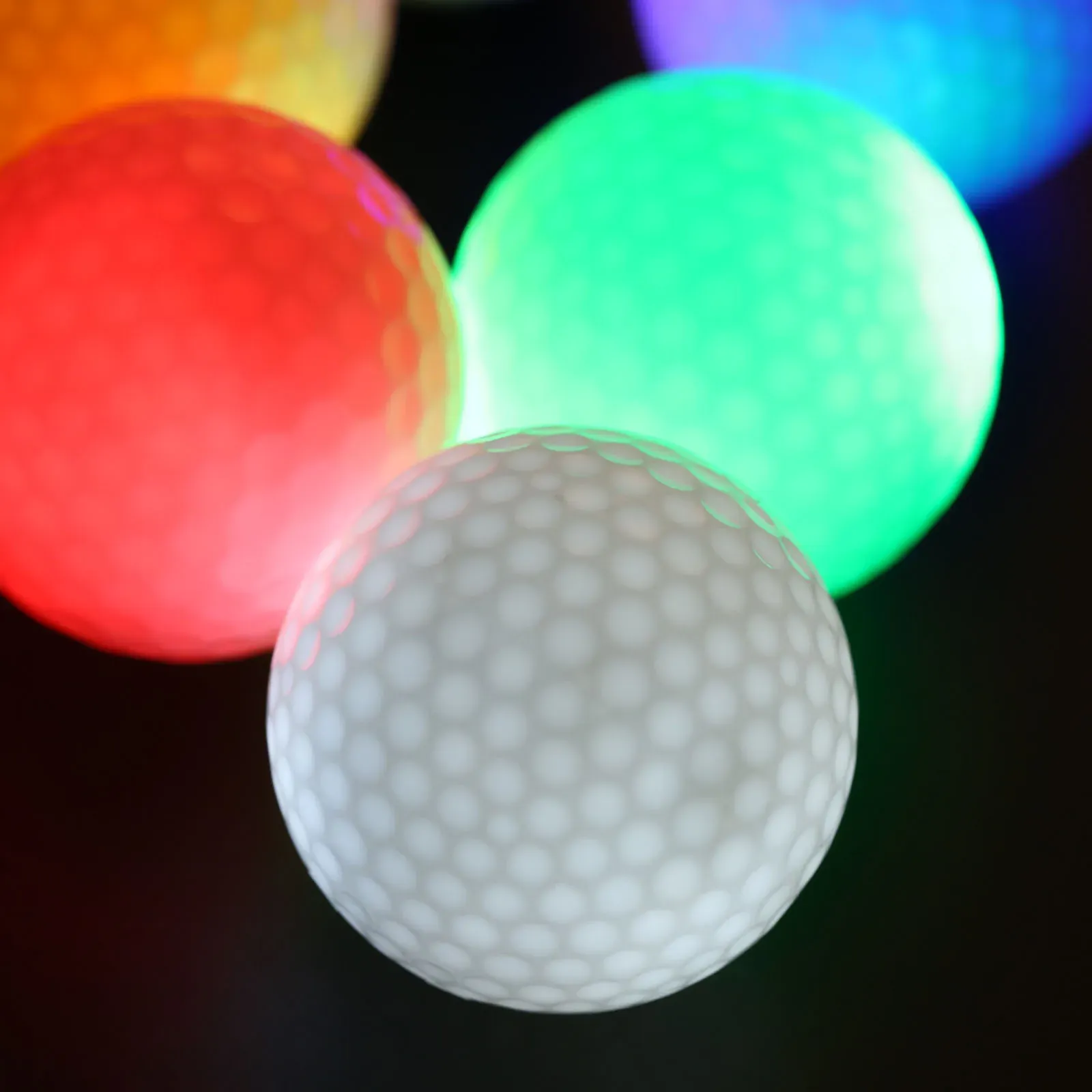 ボール3PCS/ボックスLEDゴルフボールナイトトレーニング一定の輝く2つのレイヤーサーリンゴルフ練習ボール42.6mm（1.67 "）直径のマッチギフト