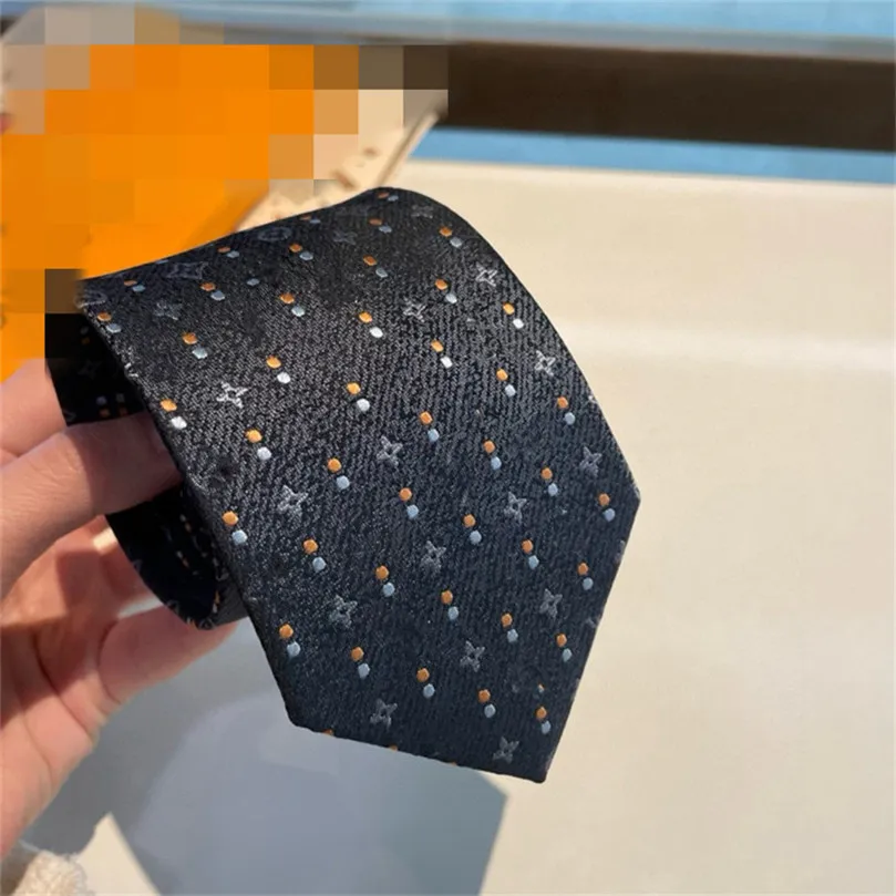 Nouveau style marque de mode hommes cravates 100% soie Plaid classique tissé à la main solide cravate pour hommes mariage décontracté et affaires cravate