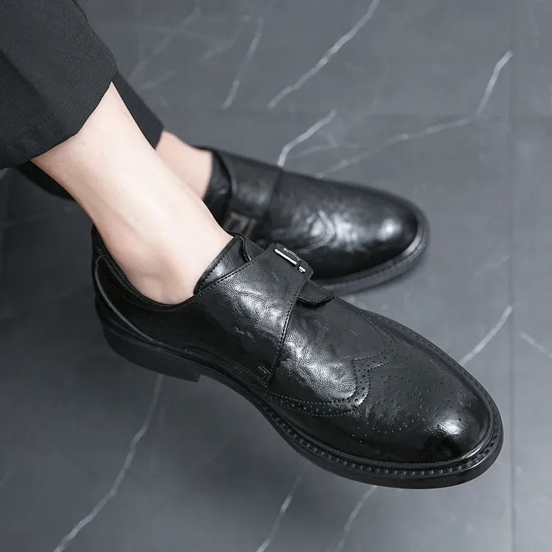 Botlar yüksek kaliteli erkekler günlük deri ayakkabı İngiliz tarzı iş oxford yöneticisi adam brock oyma ayakkabı moda elbise ayakkabıları
