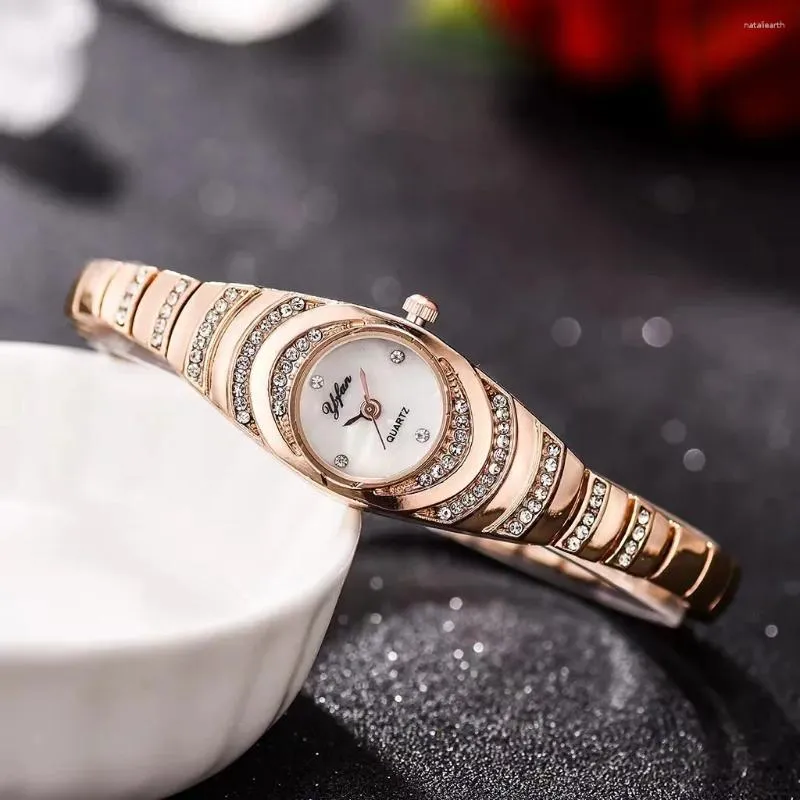 Armbandsur titta på kvinnor klockor 2024 säljer produkter armband set diamantfjäril