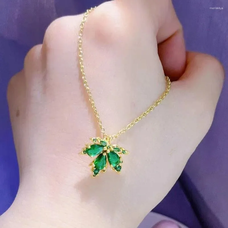 Collane con ciondolo Collana di cristallo classica foglia verde di moda per le donne Fascino Piccola pianta di acero Gioielli per banchetti Regalo di anniversario